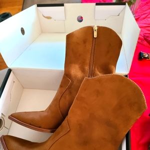 Nine West Med Natural 102 boots